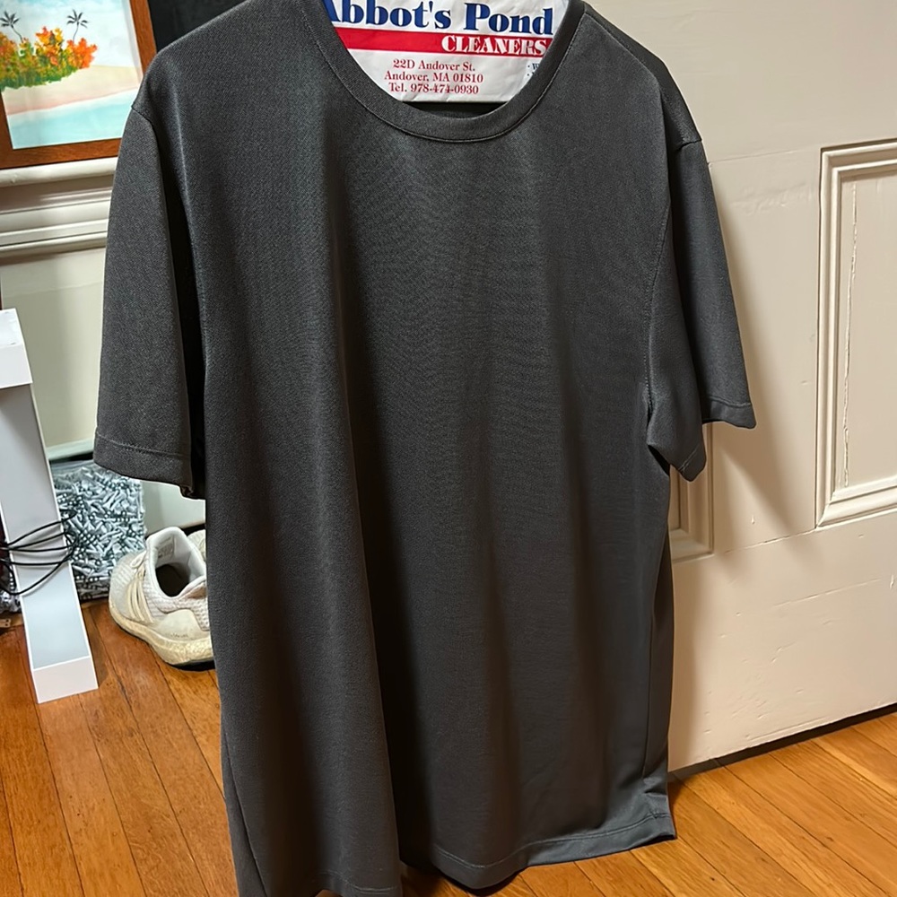 Akist men’s athletic shirt